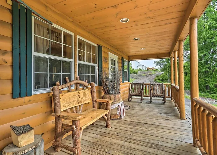 Charming Blakely Cabin With Porch And Valley Views!