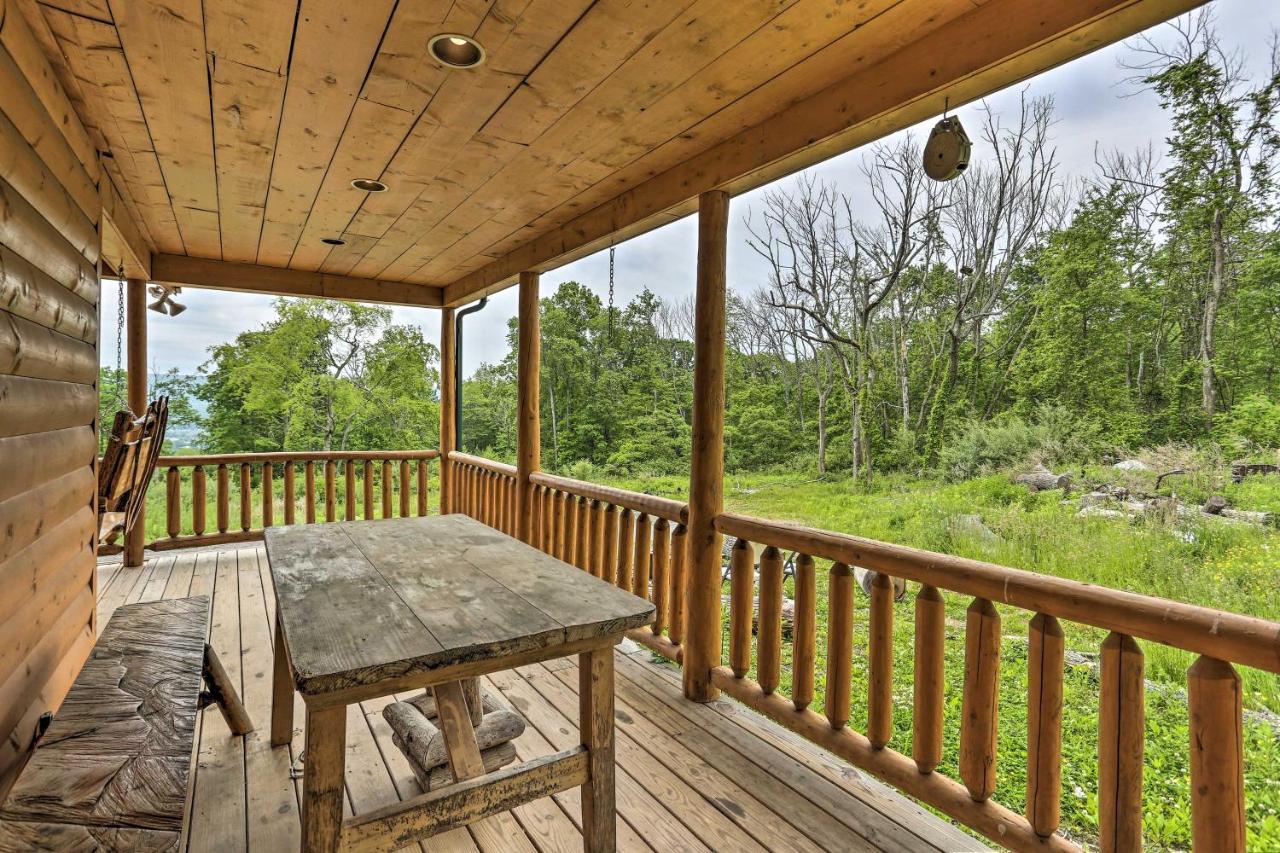 Charming With Porch And Valley Views!