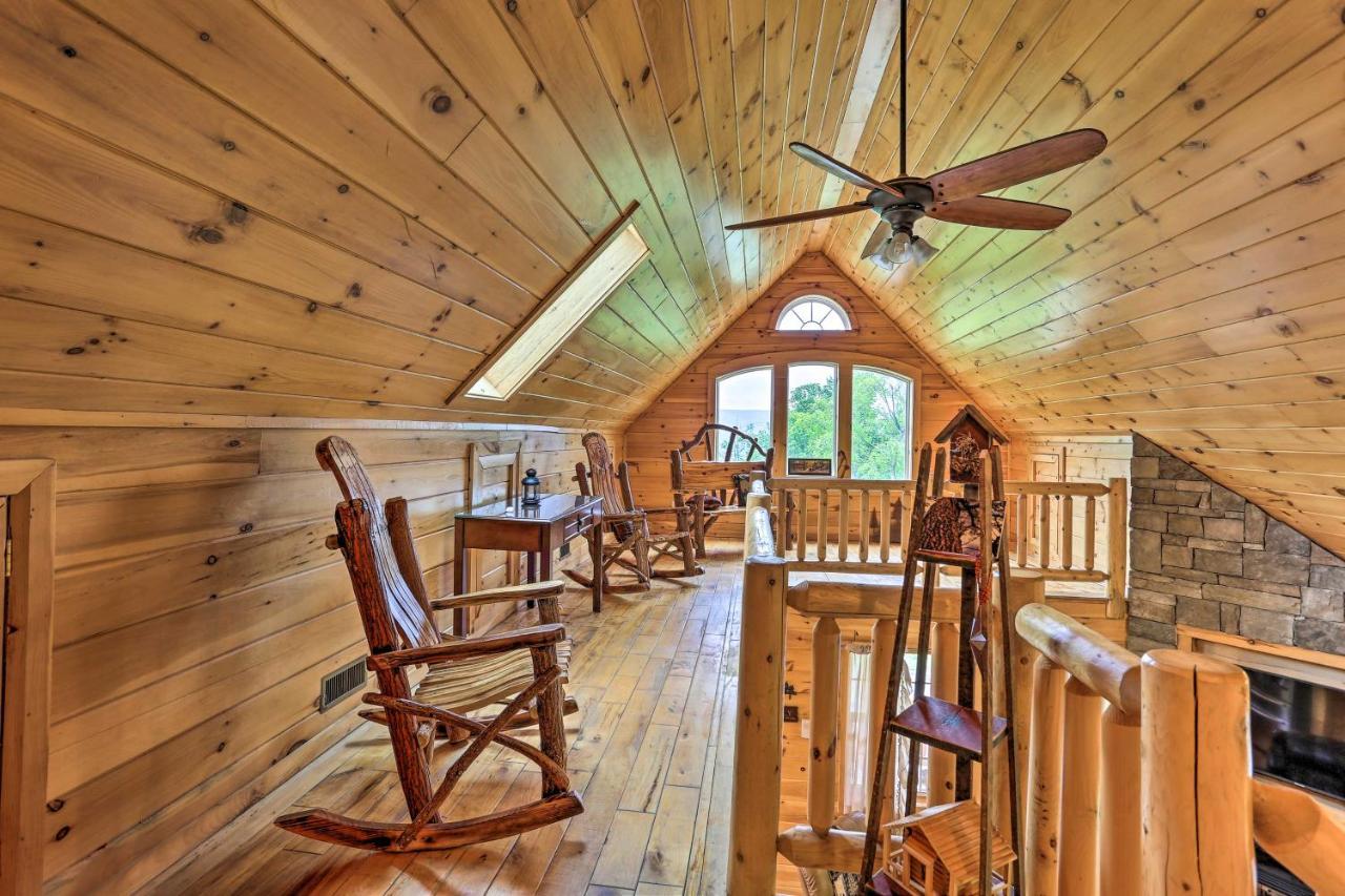Charming With Porch And Valley Views!