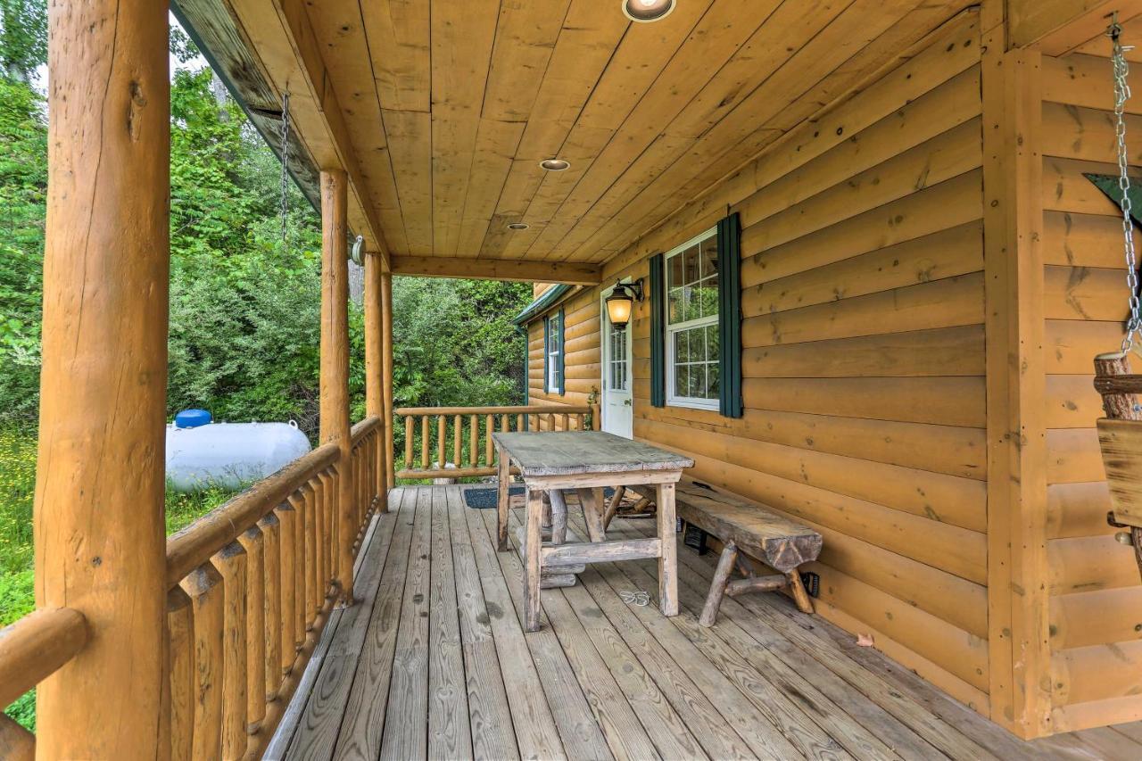 Charming With Porch And Valley Views!